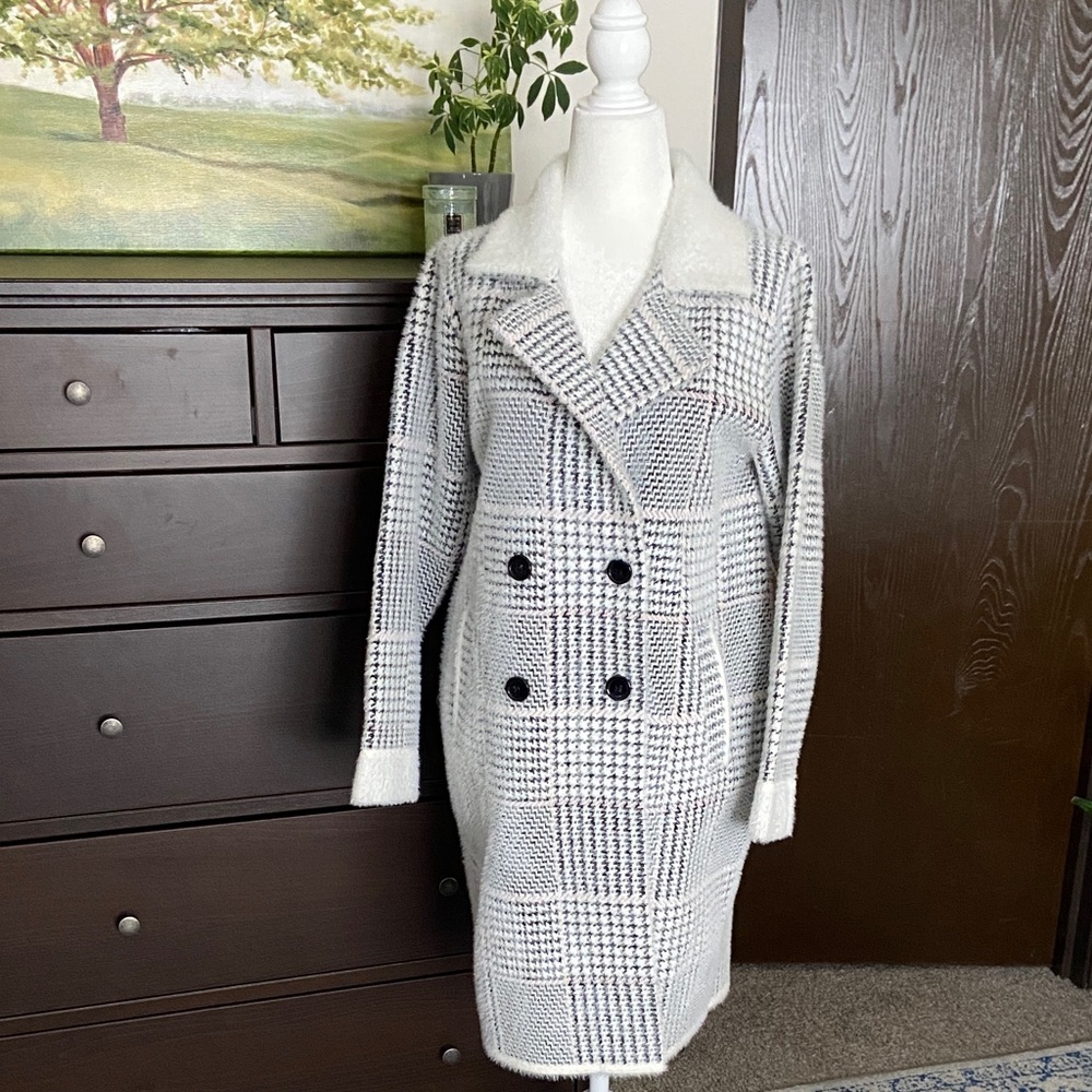 Elegant Black and White Houndstooth Coat